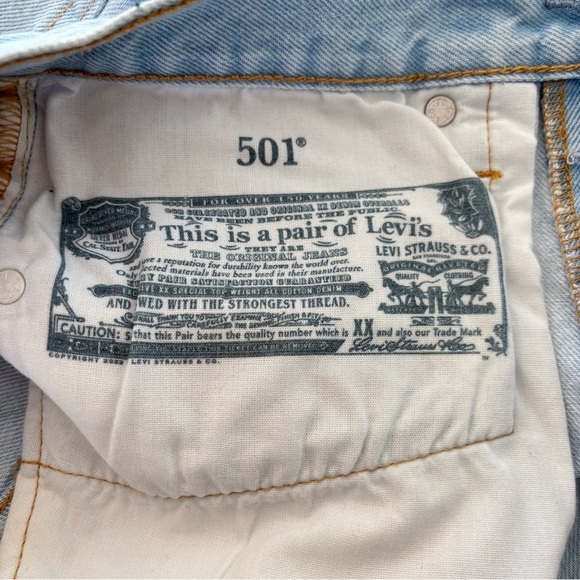 Levi's Women's 501 Button Fly Jean Denim Shorts Size W 27 Cut Off Light Wash - Picture 11 of 16